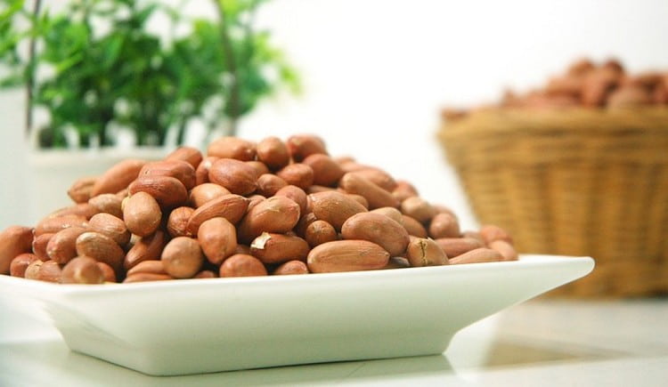 Продукт полезнее кушать в сыром виде.